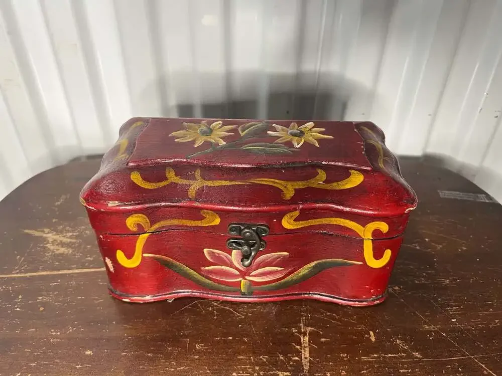 Vintage Hand-Painted Wooden Folk Art Jewelry Trinket Box in Red
